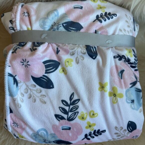New! Floral Baby Blanket - Picture 3 of 6
